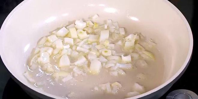 Рецепт тостов с куриной печенью, редиской и яйцом