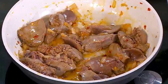 Рецепт тостов с куриной печенью, редиской и яйцом