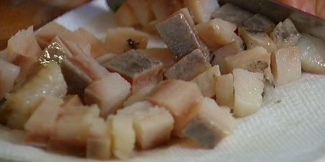 Рецепт тостов с сельдью, яйцом и тархунным майонезом