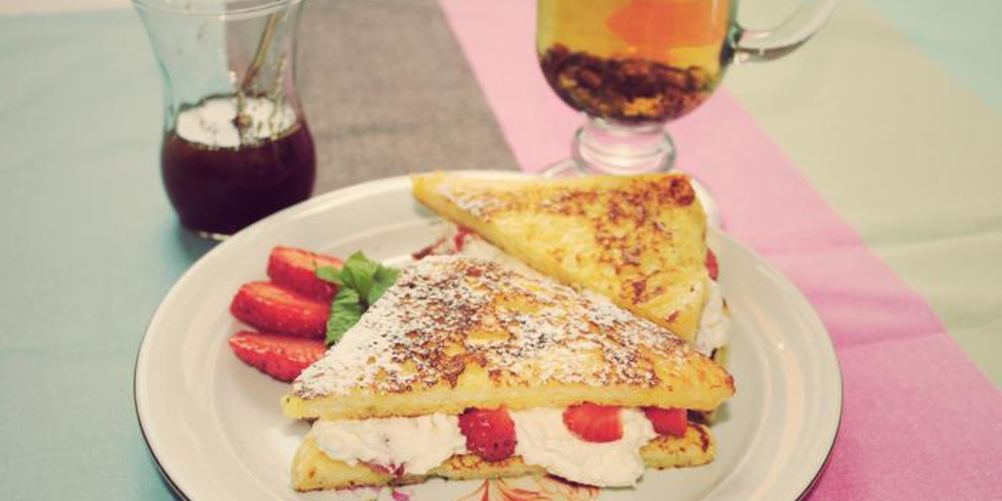 Как приготовить тосты с ягодами и творогом