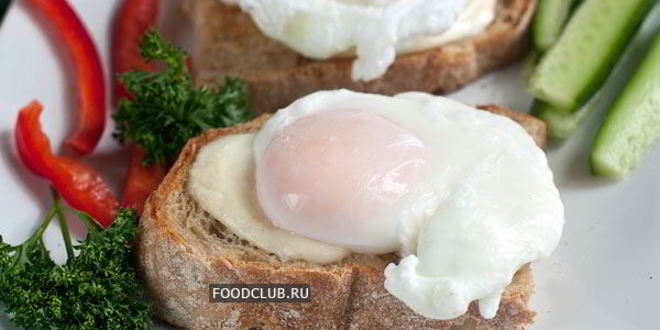 Рецепт тостов с яйцом-пашот и моцареллой