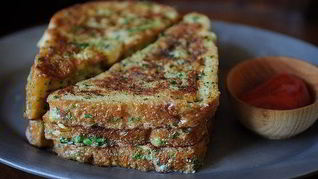 Рецепт Тостов с зеленым луком и кинзой