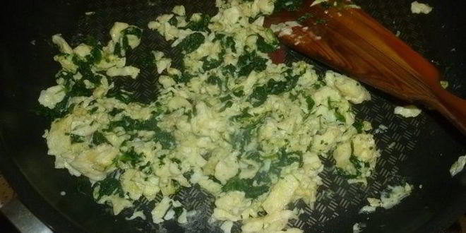 Рецепт тостов со шпинатом, яйцами и пармезаном