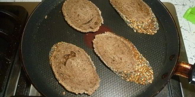 Рецепт тостов со шпинатом, яйцами и пармезаном