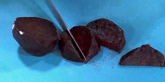 Рецепт тостов со свеклой, фисташками и йогуртовой заправкой