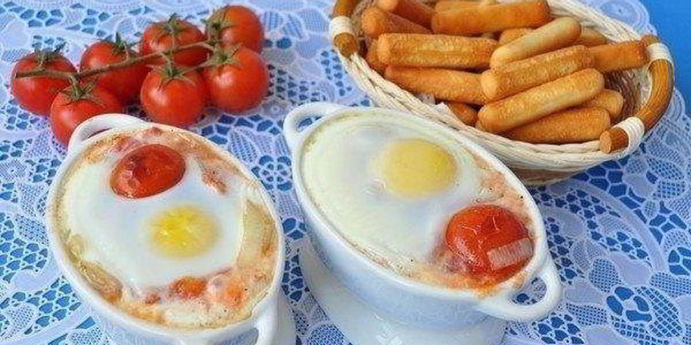 Как приготовить глазунью с перцем и помидорами пелати