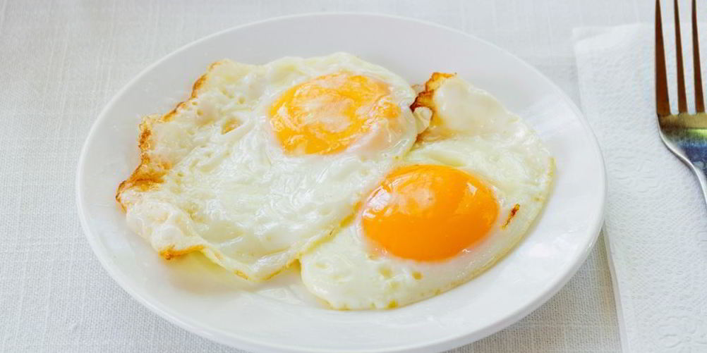 Как приготовить глазунью