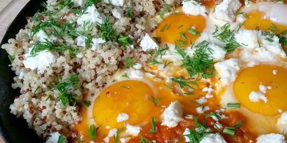 Как приготовить шакшуку с киноа и брынзой