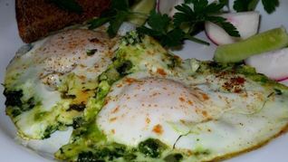 Рецепт Весенней яичницы со шпинатом