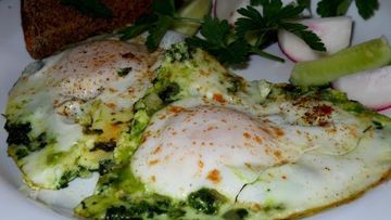 Рецепт Весенней яичницы со шпинатом