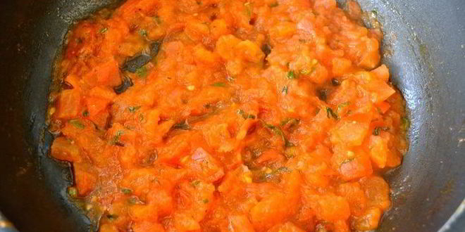 Рецепт яичницы-болтуньи с помидорами