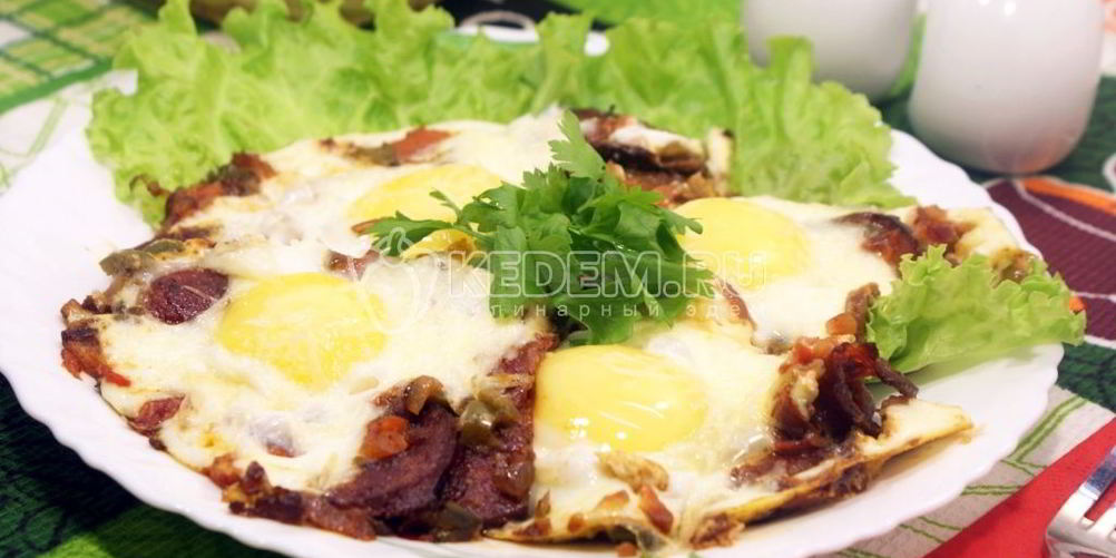 Как приготовить яичницу глазунья с помидорами и халапеньо