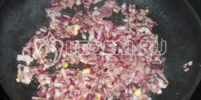 Рецепт яичницы глазунья с помидорами и халапеньо