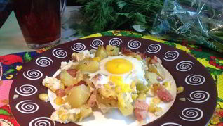 Рецепт Яичницы и запеченный картофель с беконом и ароматными травами