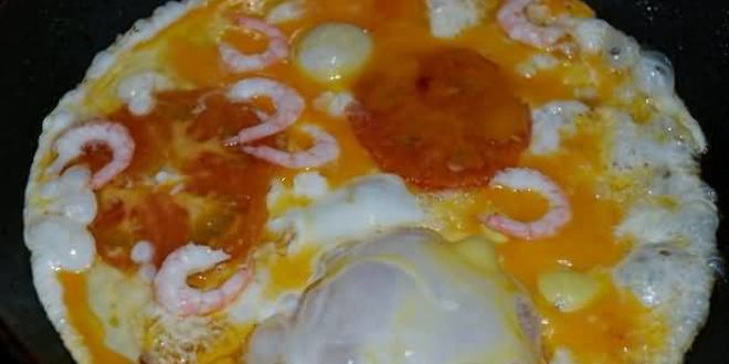 Рецепт яичницы с креветками