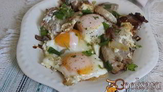 Рецепт Яичницы с луком и грудинкой