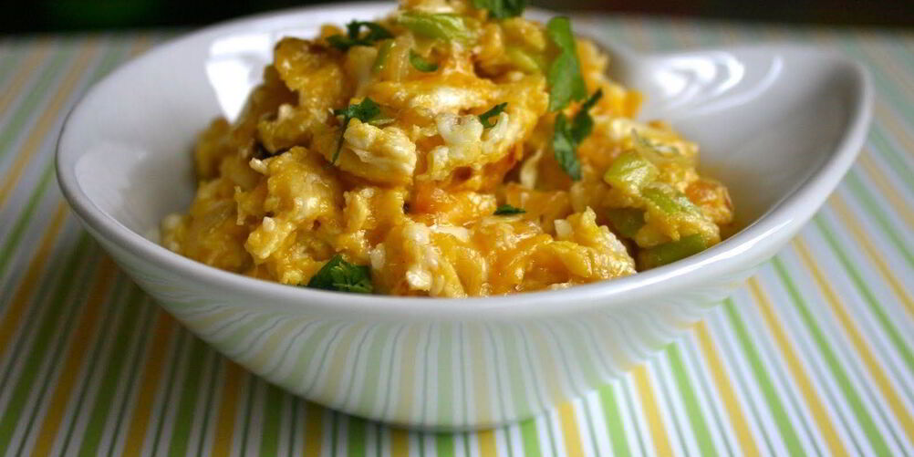 Как приготовить яичницу с луком