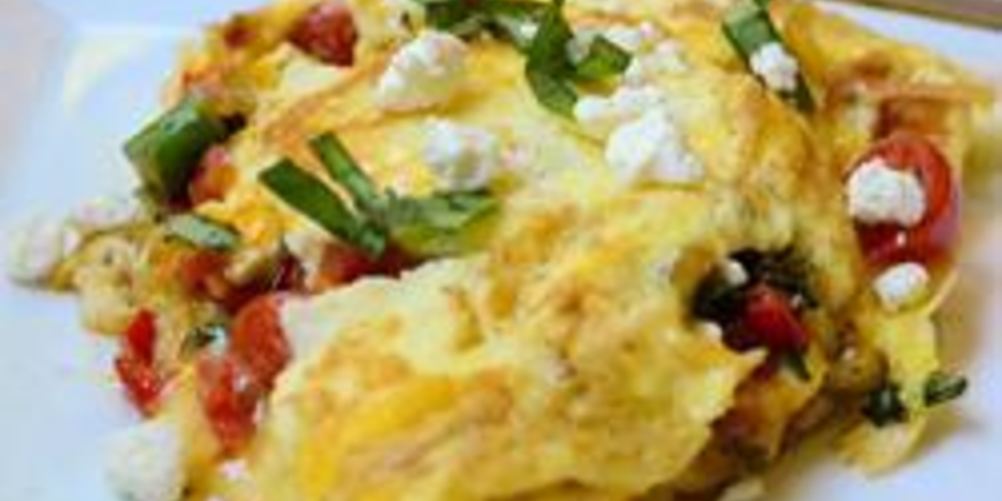 Как приготовить яичницу с помидорами и сладким перцем