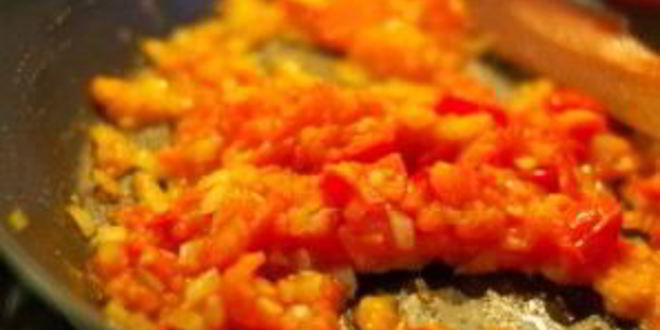 Рецепт яичницы с помидорами