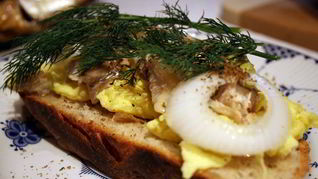 Рецепт Яичницы с селедкой