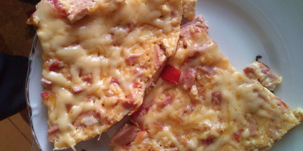 Как приготовить яичницу с сосисками и помидорами