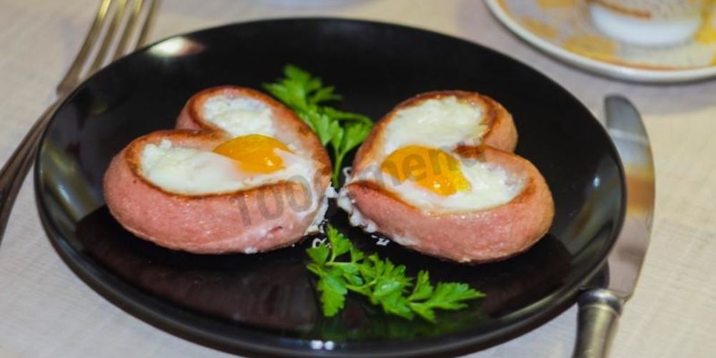 Как приготовить яичницу сердечком с сосиской