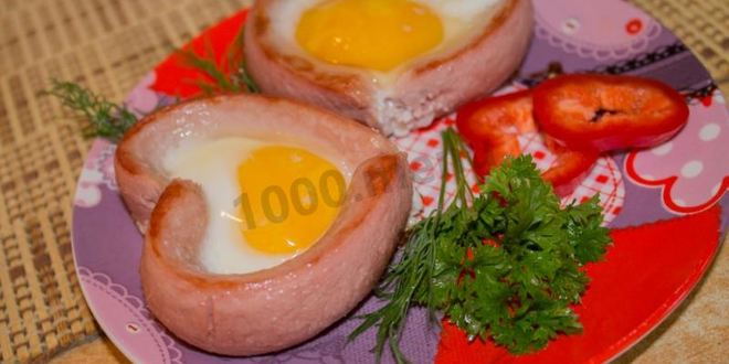 Рецепт яичницы сердечком с сосиской