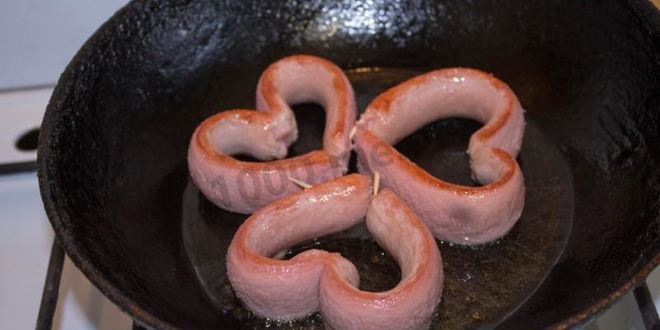 Рецепт яичницы сердечком с сосиской