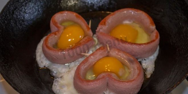 Рецепт яичницы сердечком с сосиской