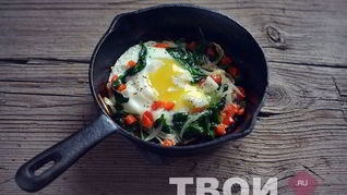 Рецепт Яичницы со шпинатом и перцем