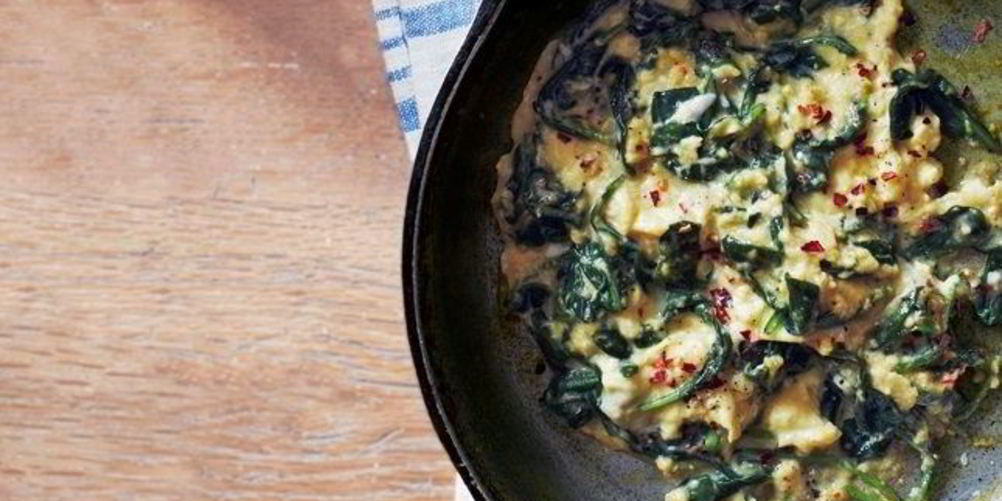 Как приготовить яичницу со шпинатом