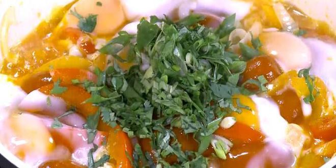 Рецепт яичницы со сладким перцем, луком и помидорами