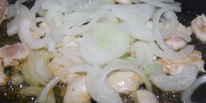 Рецепт яичницы со сметаной