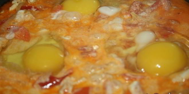 Рецепт яичницы со сметаной