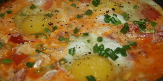 Рецепт яичницы со сметаной