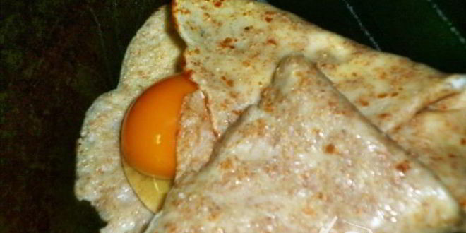 Рецепт яичницы в блинном конвертике