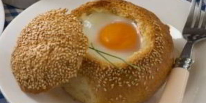 Рецепт яичницы в булочке