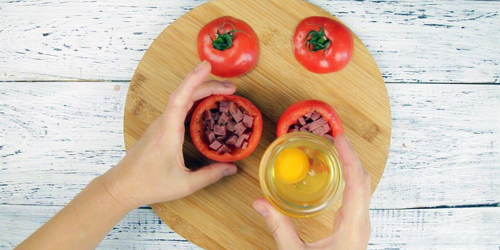 Как приготовить яичницу в помидоре