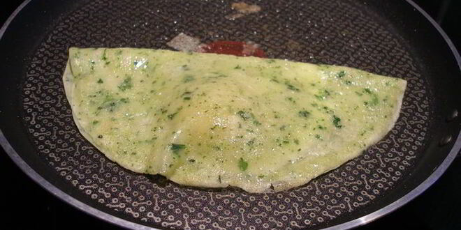 Рецепт яичницы в шпинатных блинчиках