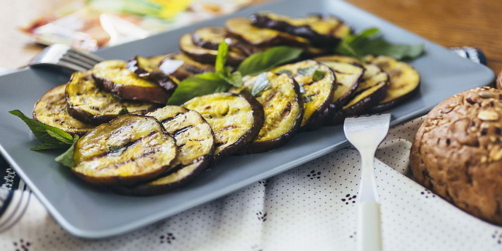 Как приготовить закуску из баклажанов-гриль