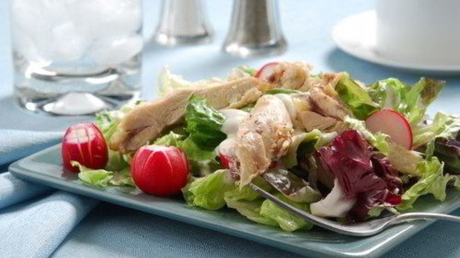 Рецепт Закуски из курицы в листьях салата