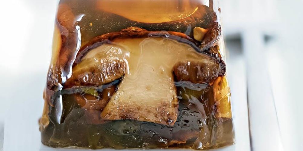 Как приготовить заливное из белых грибов