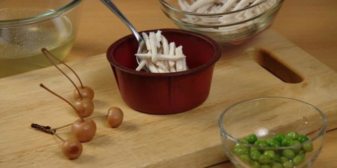 Рецепт заливного из курицы со сливами