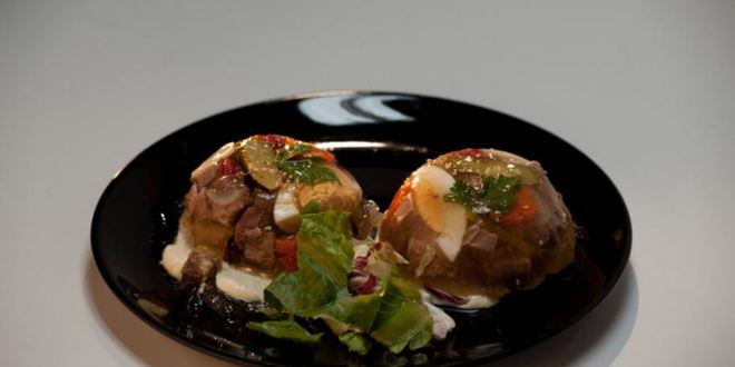 Рецепт заливного из телячьего языка с ржаным хлебом