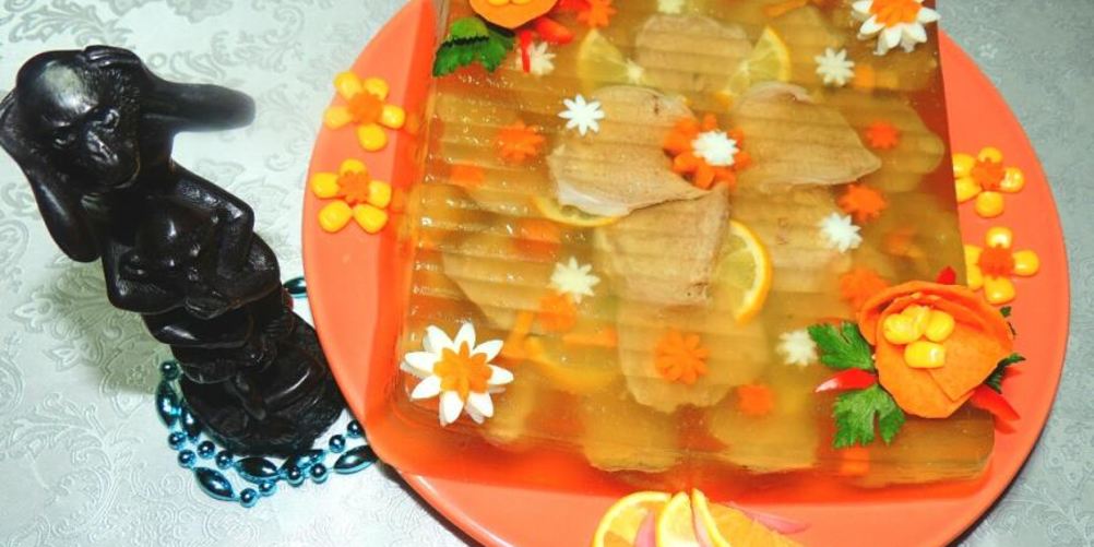 Как приготовить заливное из телячьих языков с маринованными опятами