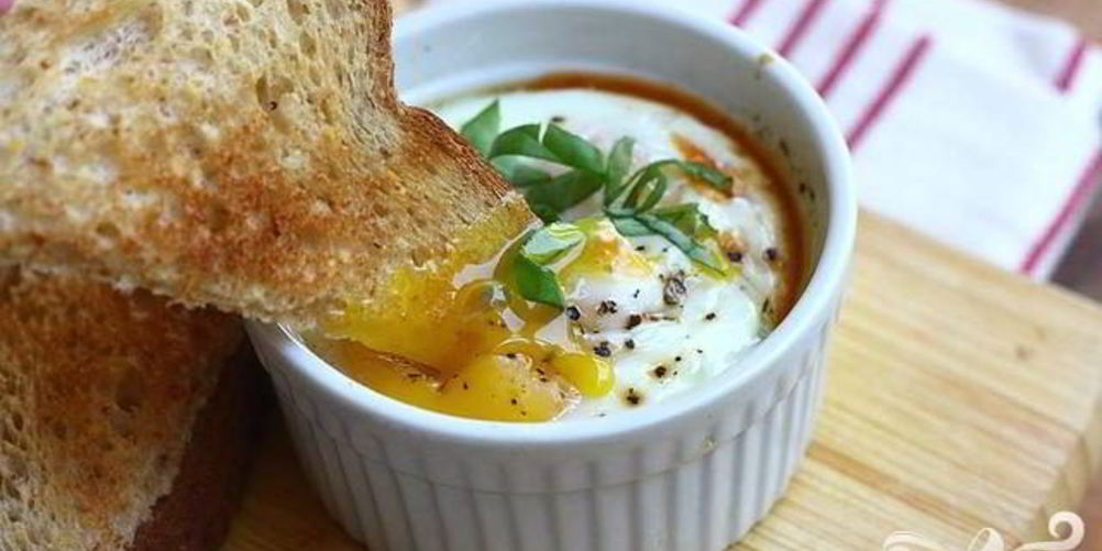 Как приготовить запеченные яйца в томатном соусе