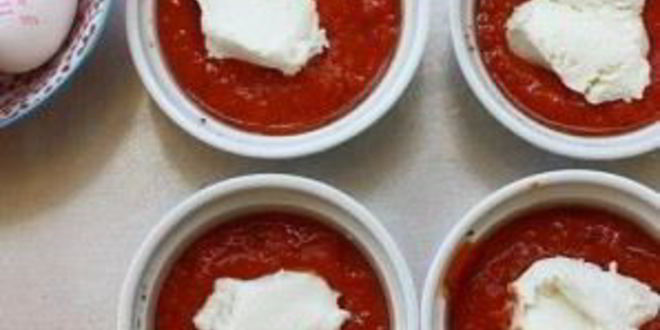 Рецепт запеченных яиц в томатном соусе