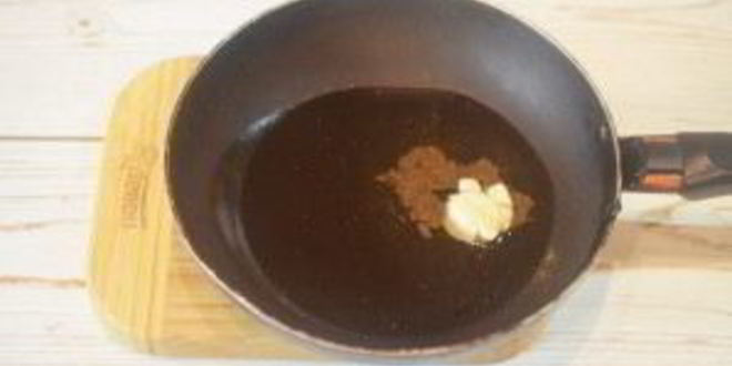 Рецепт жареных яиц в томатном соусе с тостами