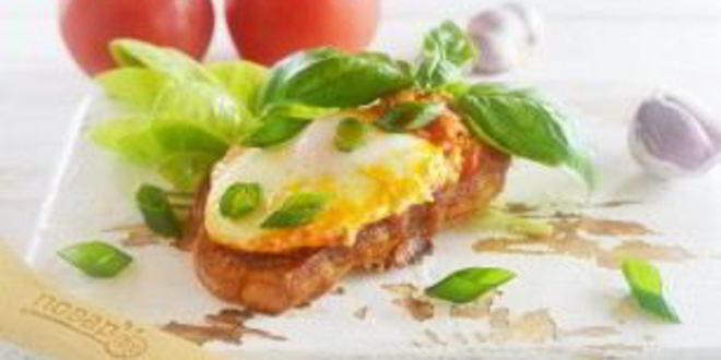 Рецепт жареных яиц в томатном соусе с тостами