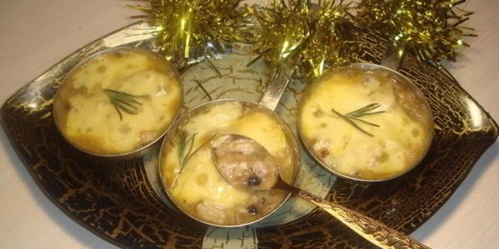 Как приготовить жульена новогоднего со свининой и шампиньонами